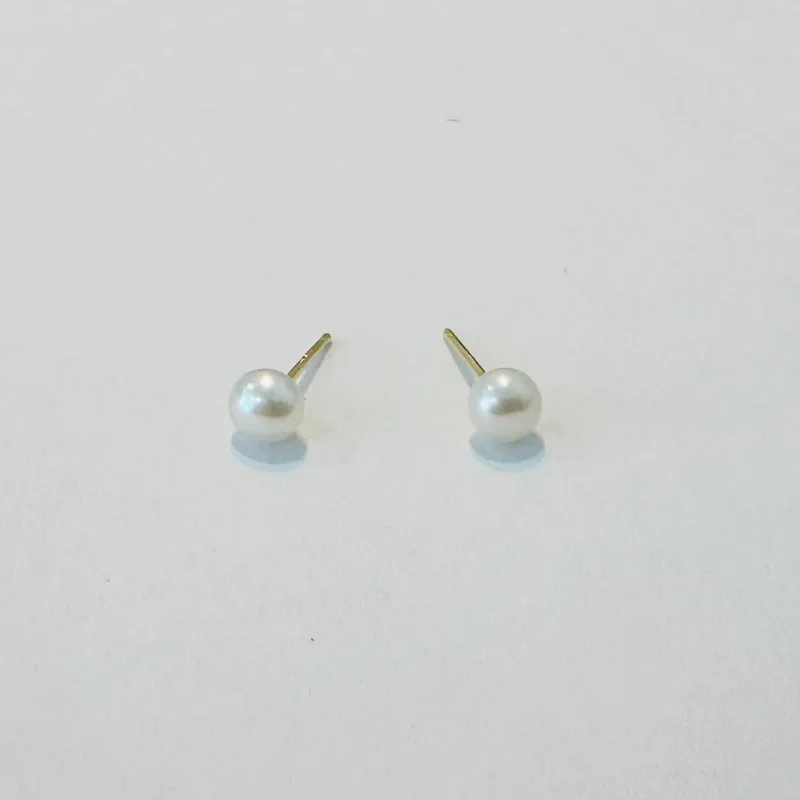 pearl button studs, 4 mm sold by Theodosia