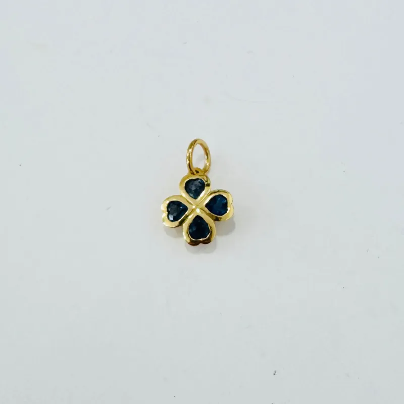 clover pendant, blue sapphire made by Theodosia