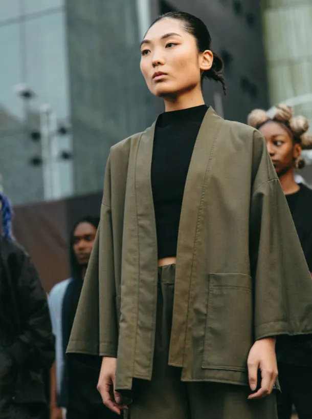 1ER MAI - Reversible kimono in olive green/black sold by Odeyalo