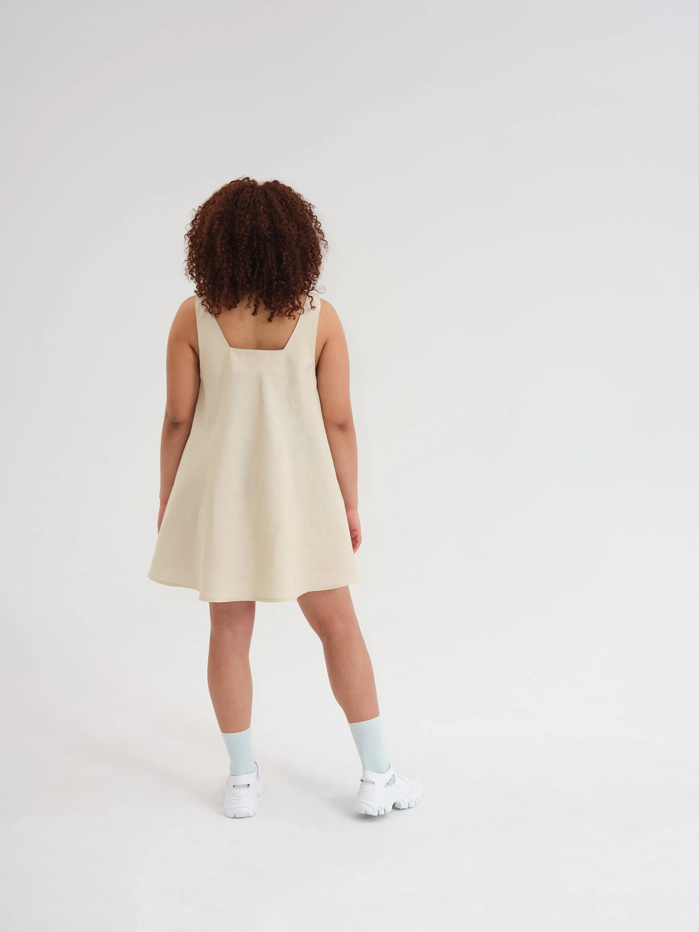 NILI black flare linen dress sold by Odeyalo product image thumbnail 5