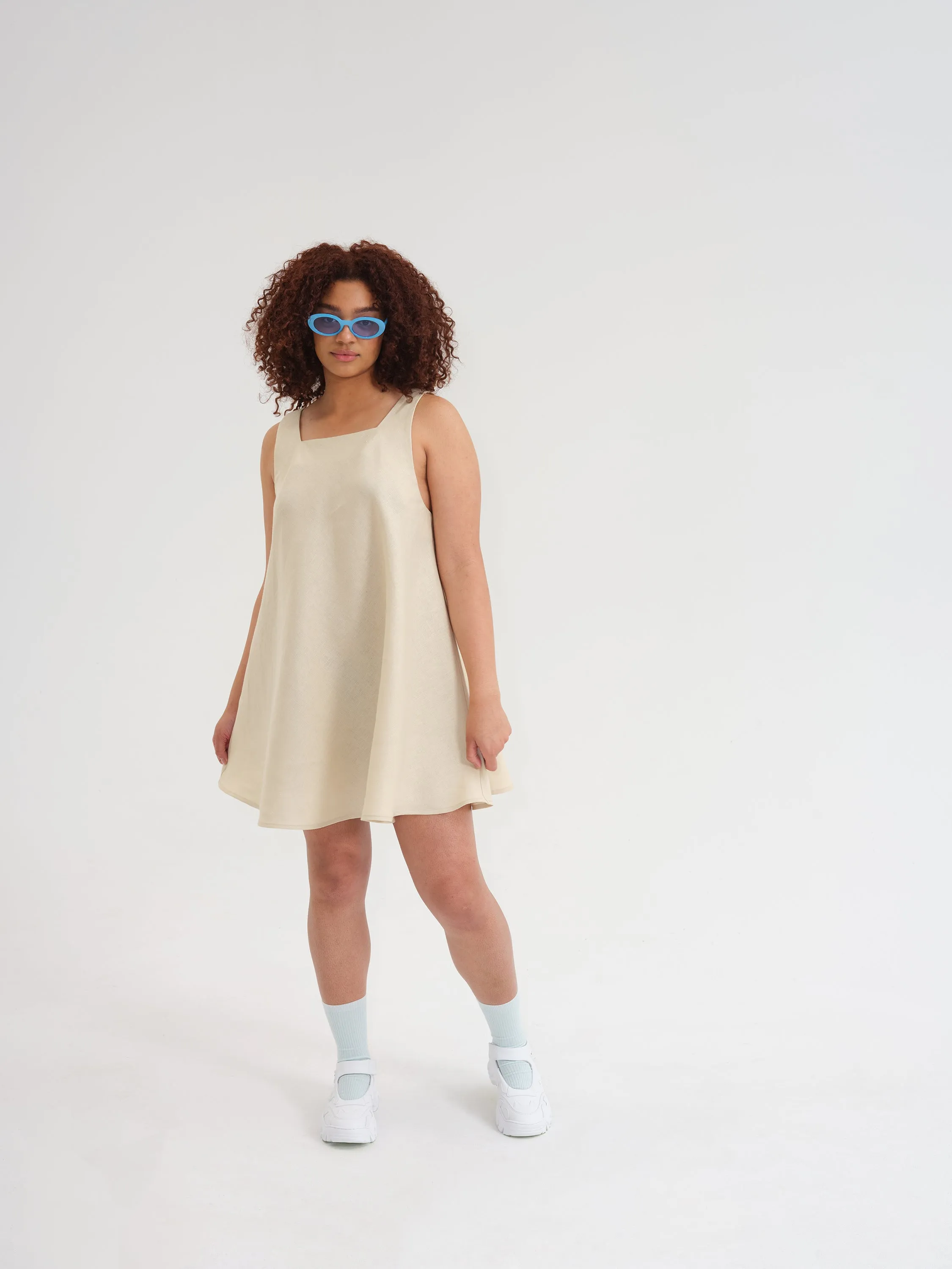 NILI black flare linen dress sold by Odeyalo product image thumbnail 4