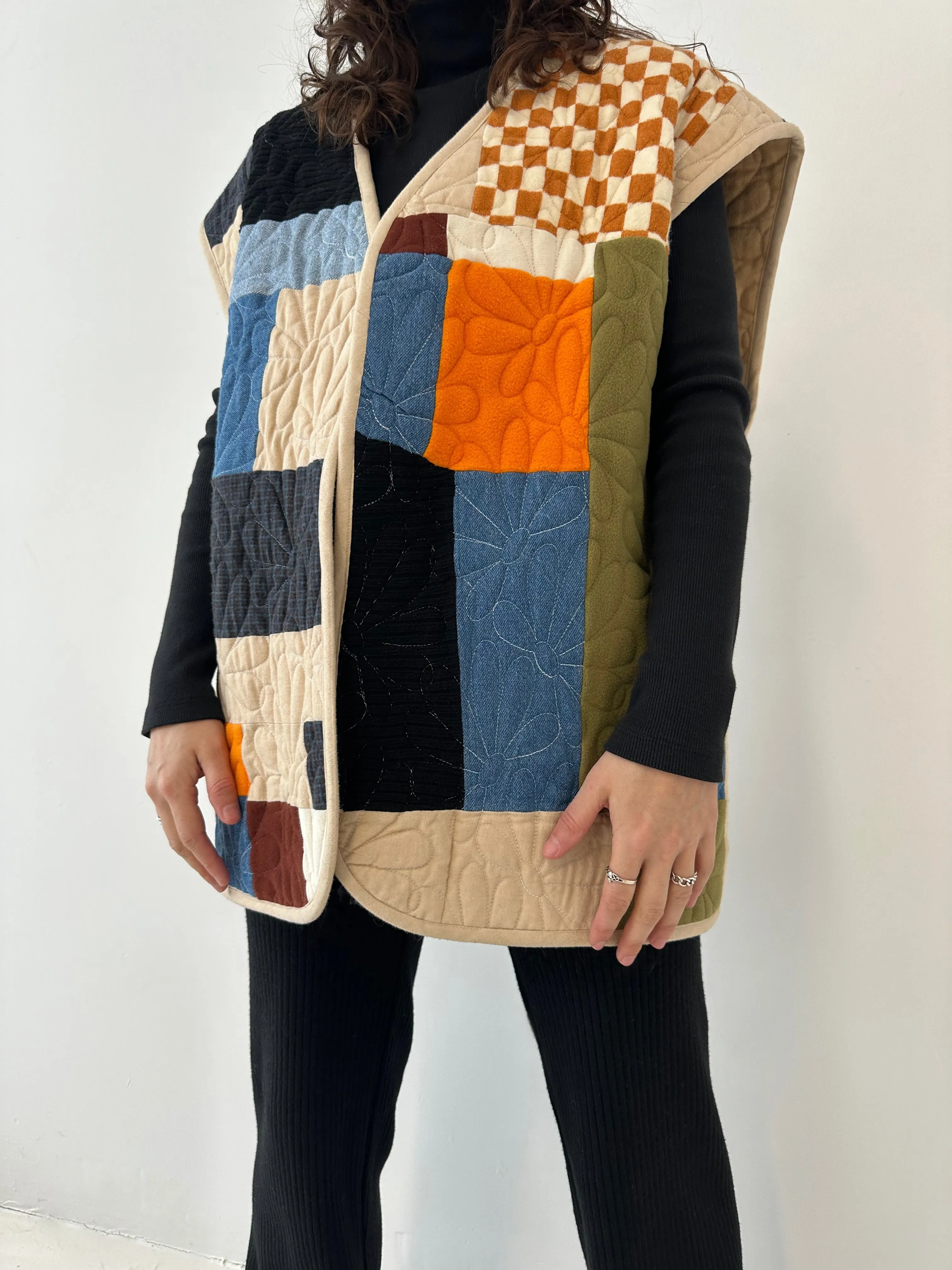 The vest sold by Odeyalo product image thumbnail 2