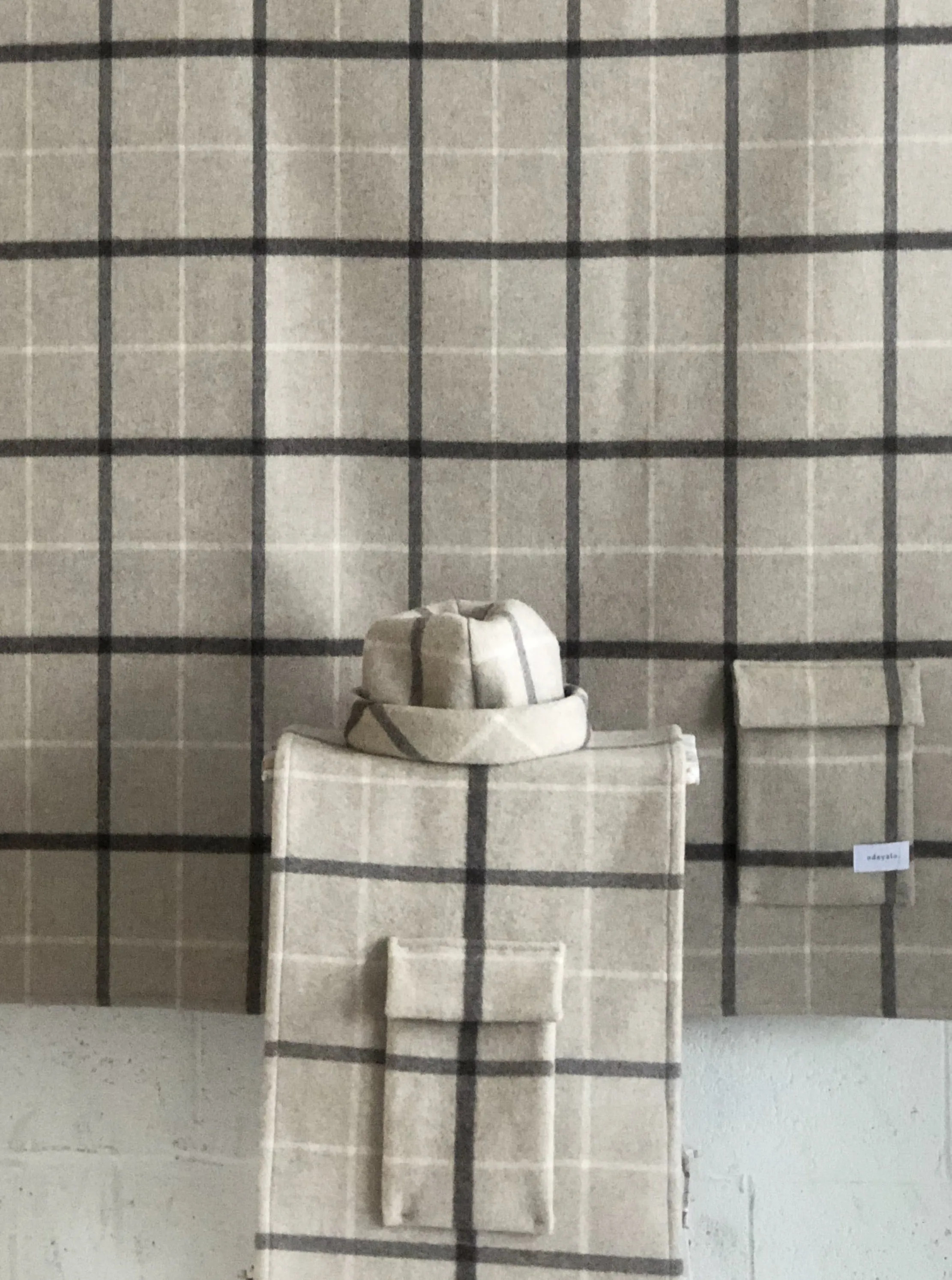 TONI plaid blanket sold by Odeyalo product image thumbnail 3