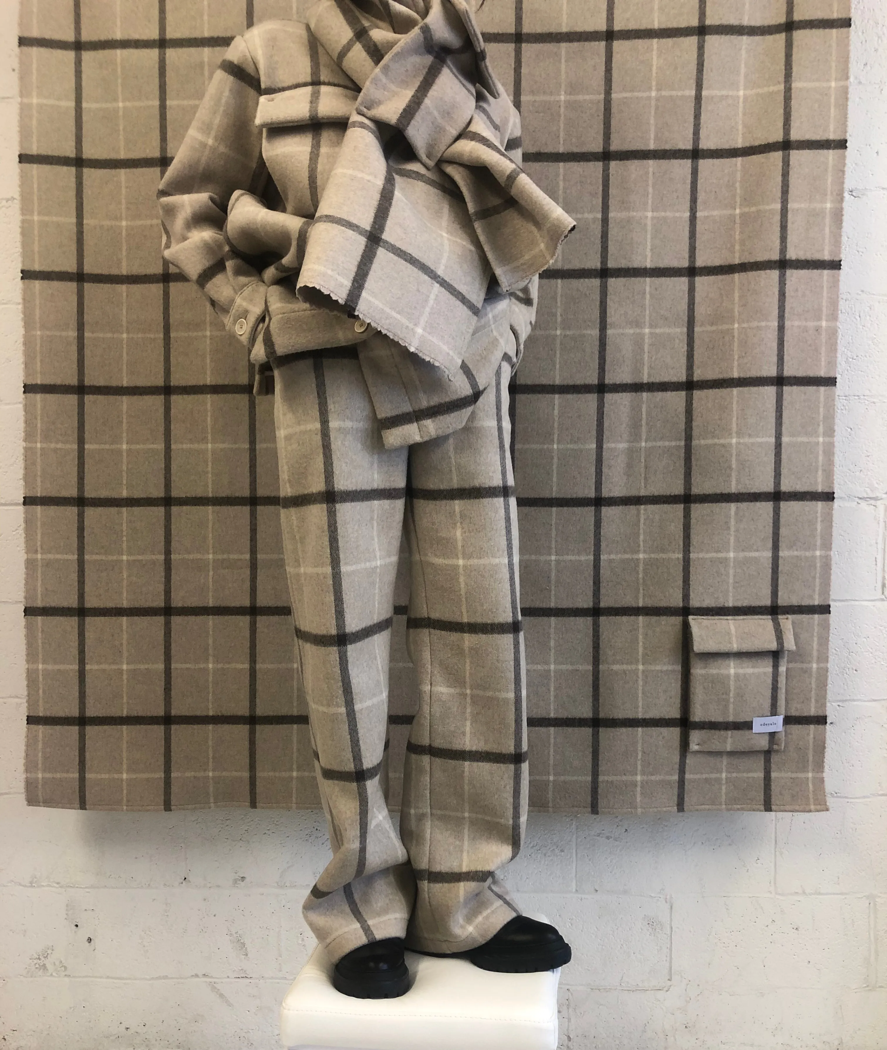 TONI plaid blanket sold by Odeyalo product image thumbnail 4