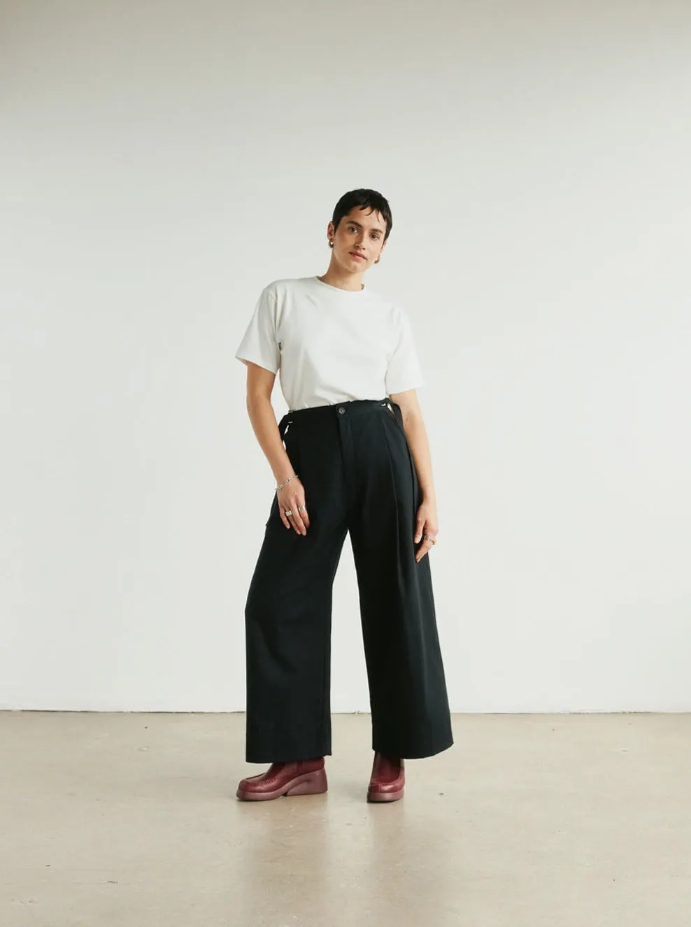 VERI - Dario Trousers Black sold by Odeyalo