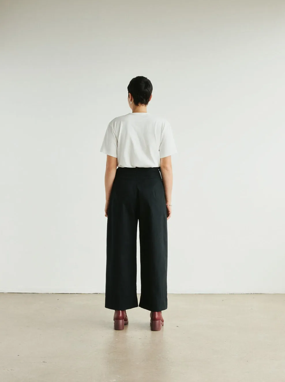 VERI - Dario Trousers Black sold by Odeyalo product image thumbnail 2
