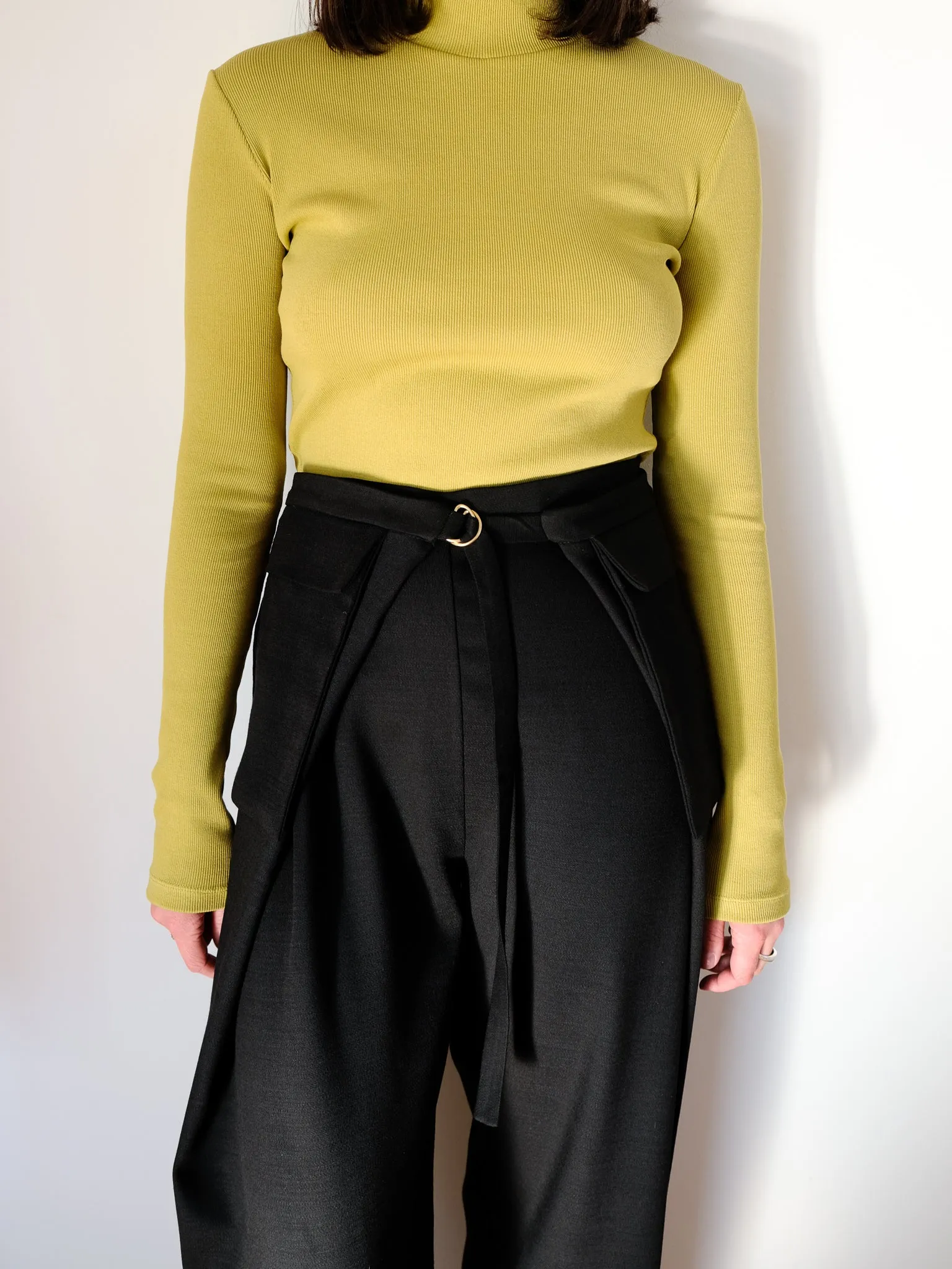 DAX black wool pant sold by Odeyalo product image thumbnail 4
