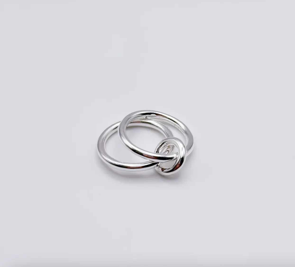 DOVA PRYCE - Anxiety ring sold by Odeyalo