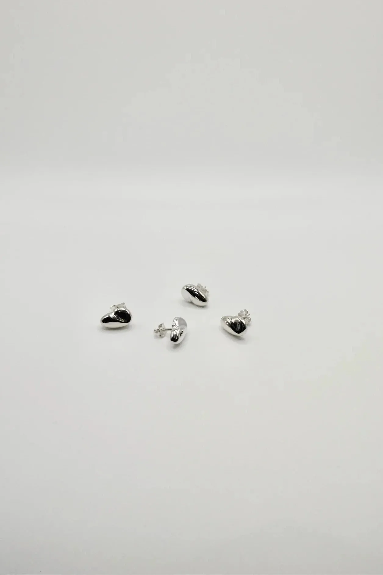 Séola atelier - Feuille stud earring sold by Odeyalo product image thumbnail 3