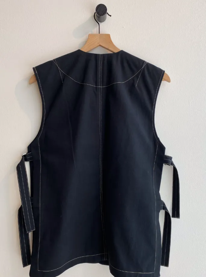 VERI - Sabato black twill vest sold by Odeyalo product image thumbnail 2