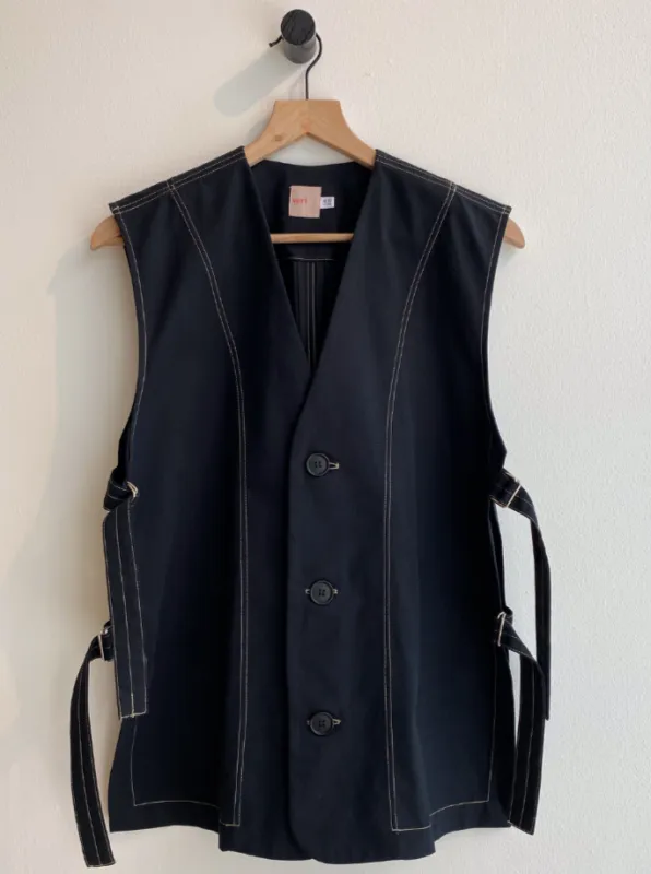 VERI - Sabato black twill vest sold by Odeyalo