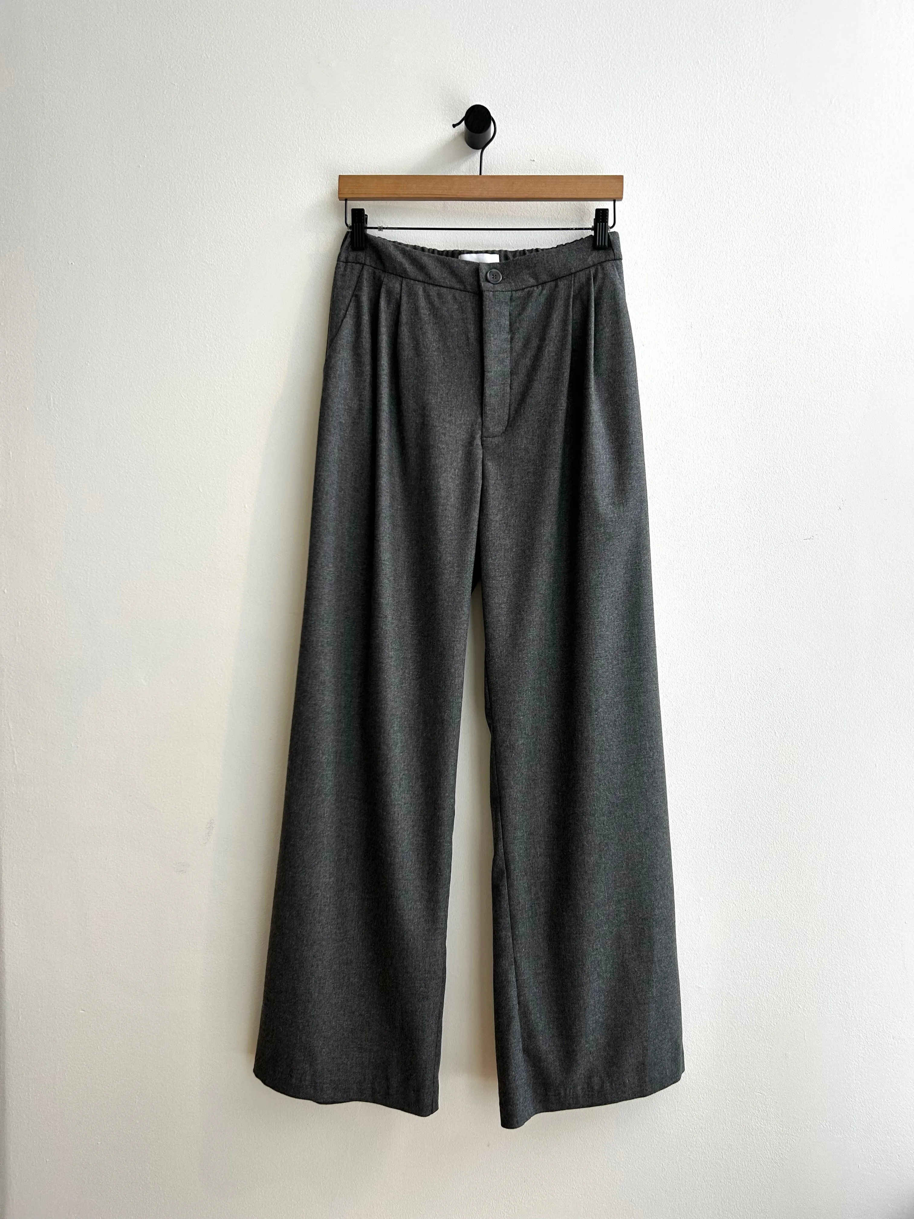 KAVIAR Grey WOOL trousers sold by Odeyalo