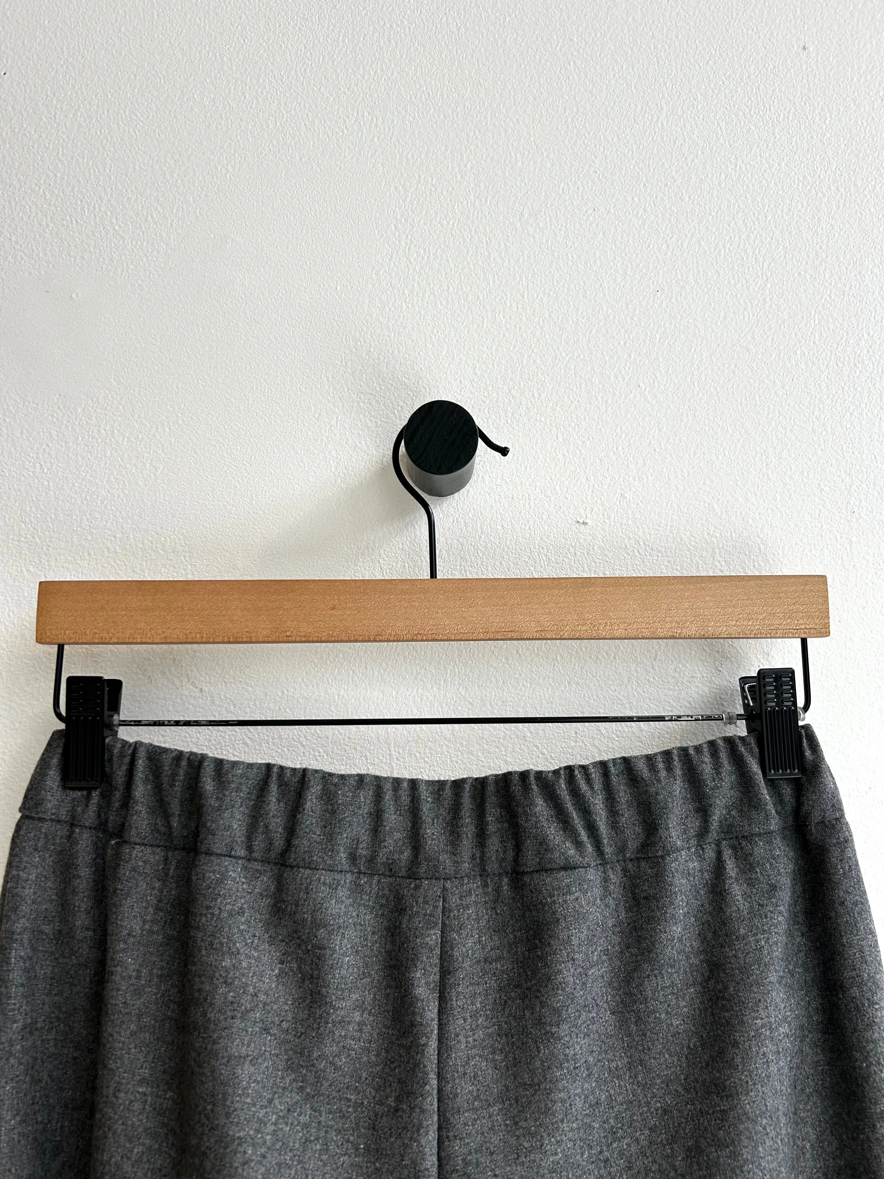KAVIAR Grey WOOL trousers sold by Odeyalo product image thumbnail 4