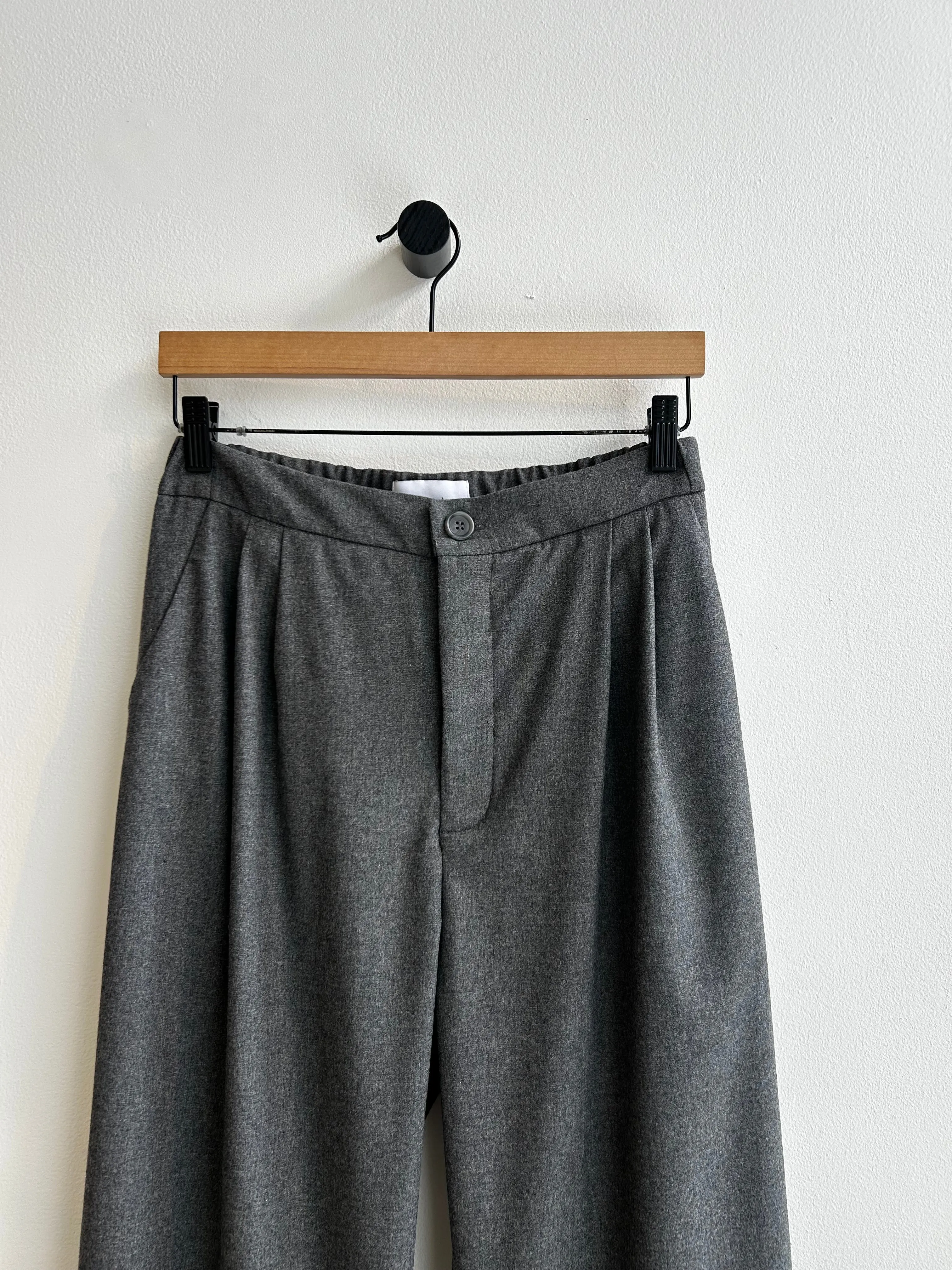 KAVIAR Grey WOOL trousers sold by Odeyalo product image thumbnail 3