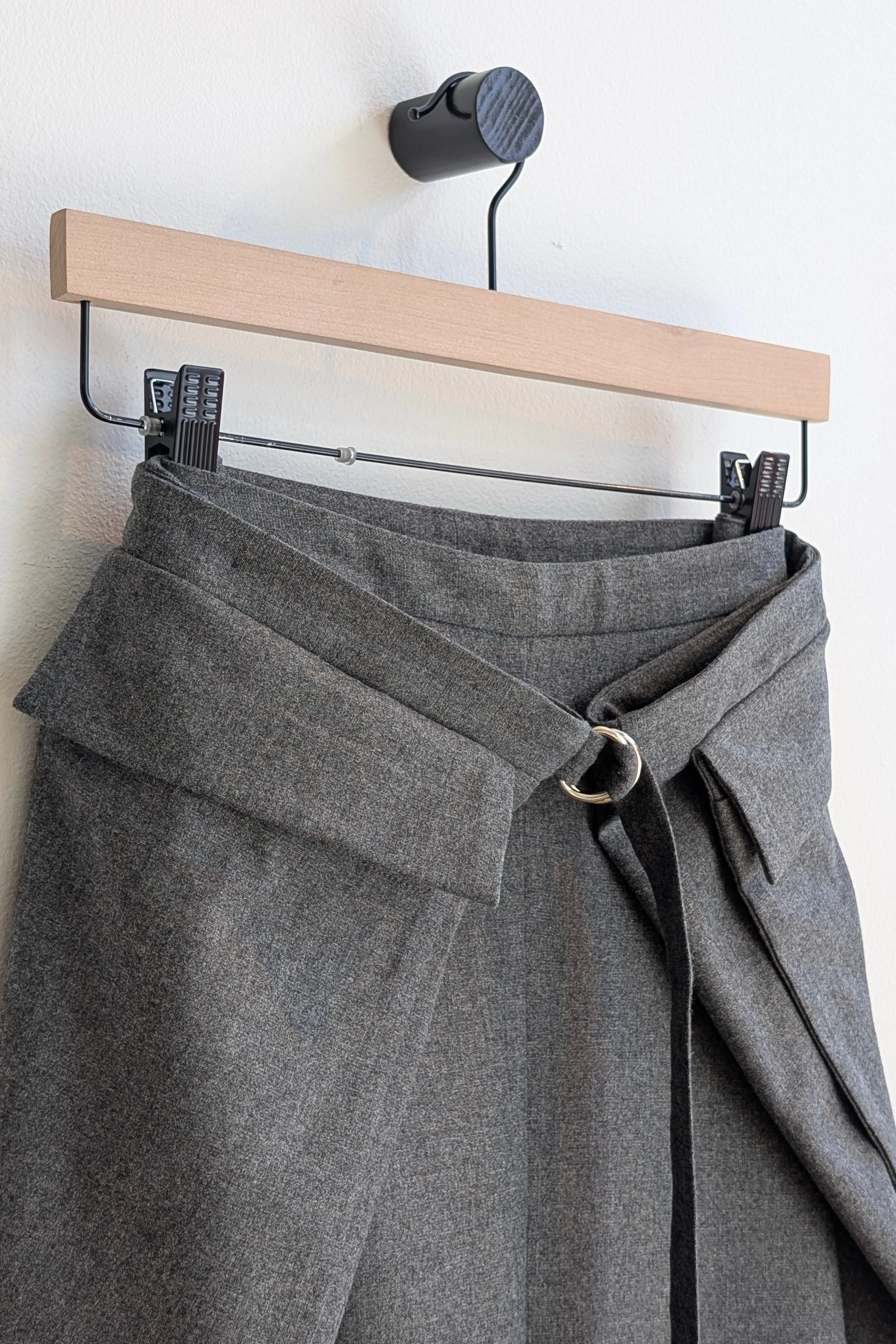 DAX Grey WOOL trousers sold by Odeyalo product image thumbnail 3