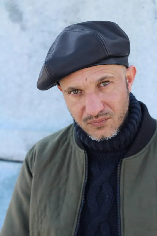 1ER MAI -   Leather Beret in Dark Blue made by Odeyalo