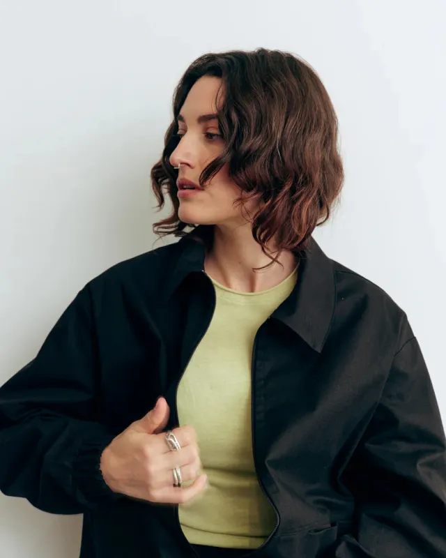 VERI - Claire Zip Up Shirt, Black made by Odeyalo