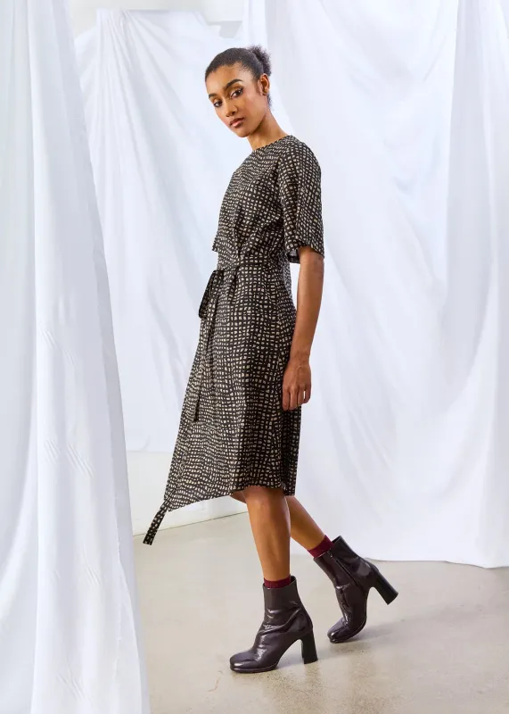 DAGG & STACEY - ROBE CALLOWAY - NOIR/TAUPE - AH25 sold by Boutique Unicorn