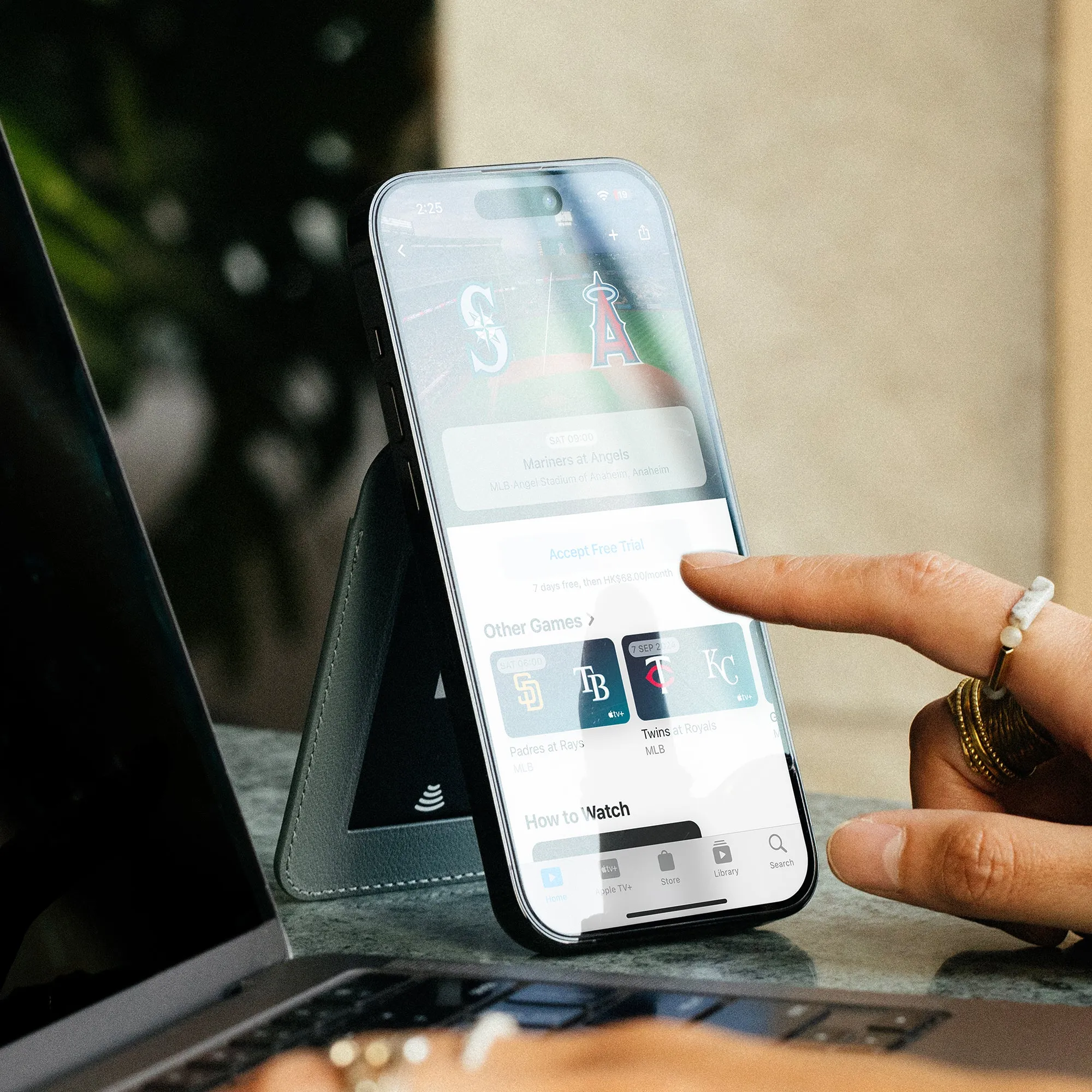 Active Wallet Stand | Magnetic sold by Native Union product image thumbnail 5