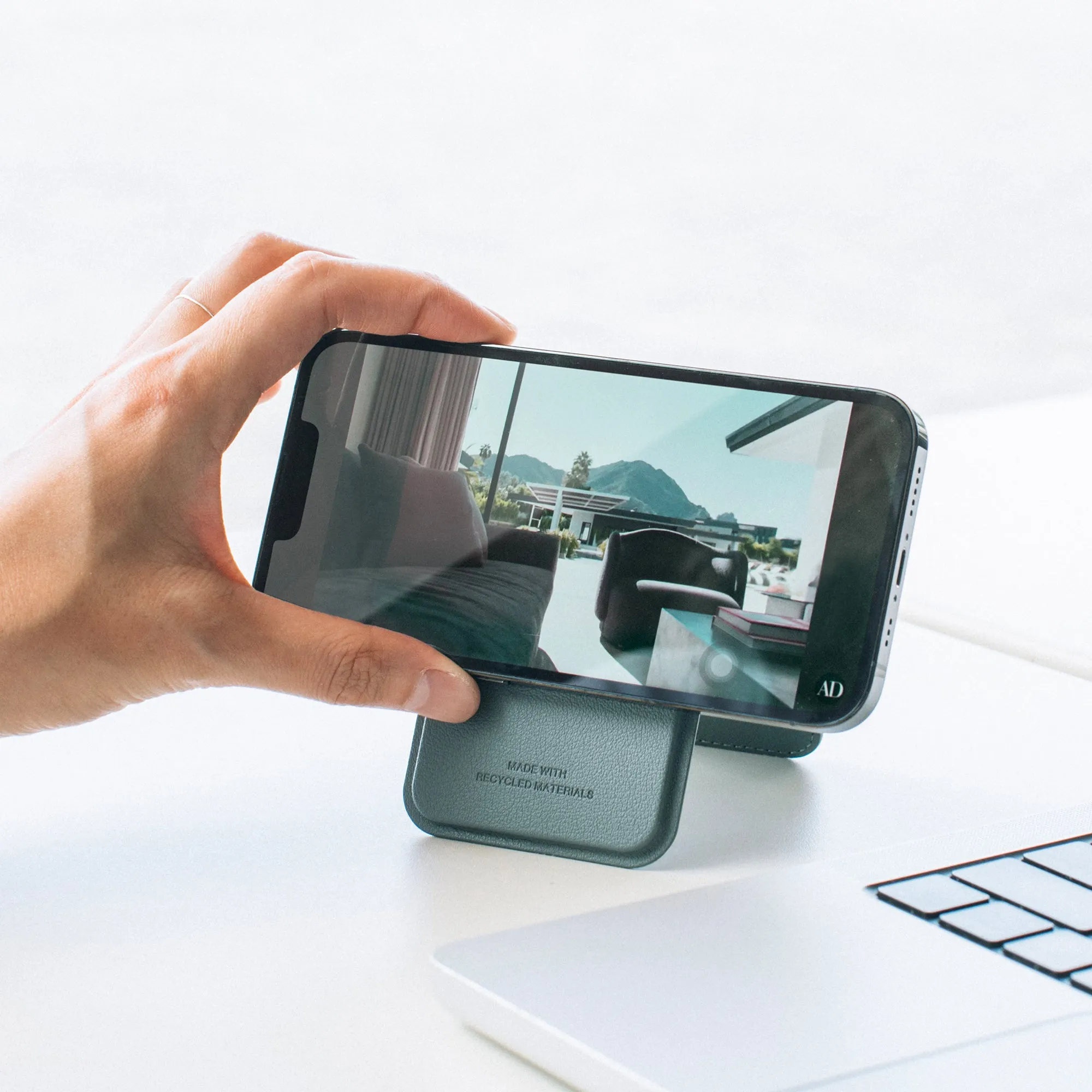 Active Wallet Stand | Magnetic sold by Native Union product image thumbnail 4