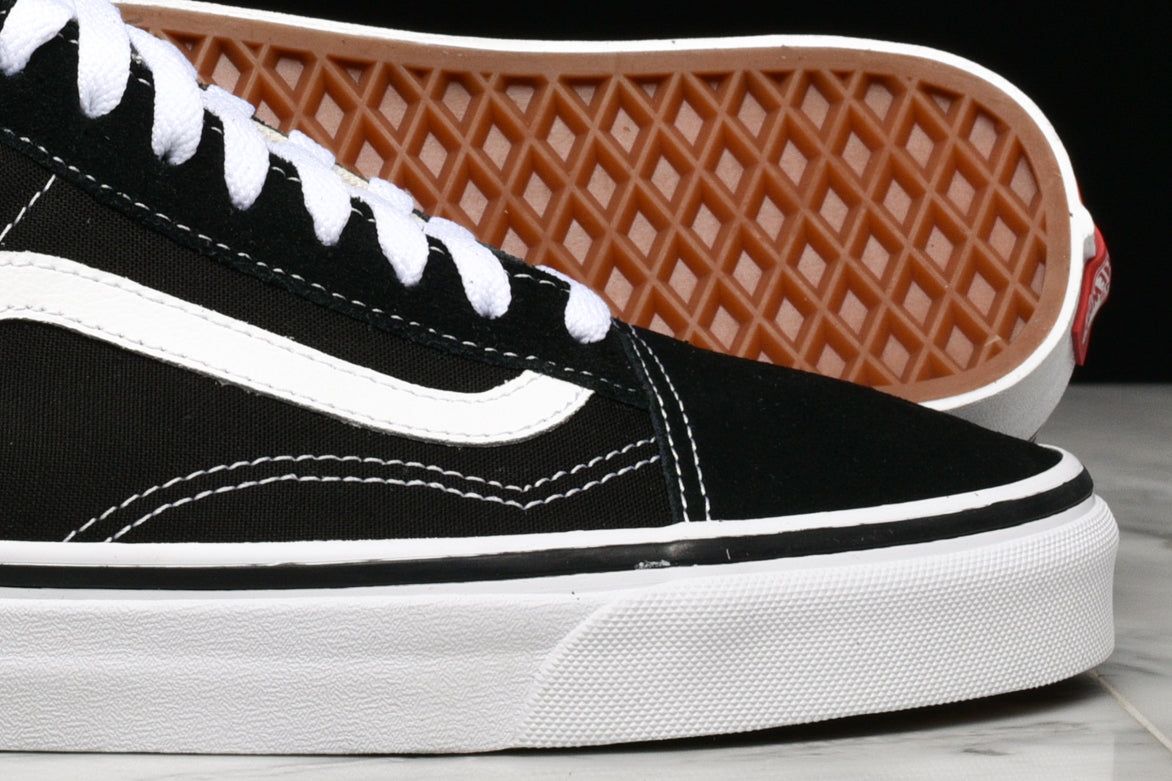 OLD SKOOL - BLACK sold by Lapstone & Hammer product image thumbnail 4