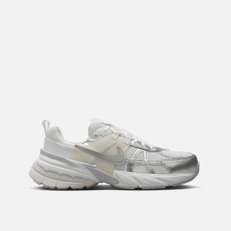 WMNS V2K RUN - WHITE / METALLIC SILVER / PLATINUM TINT made by Nike