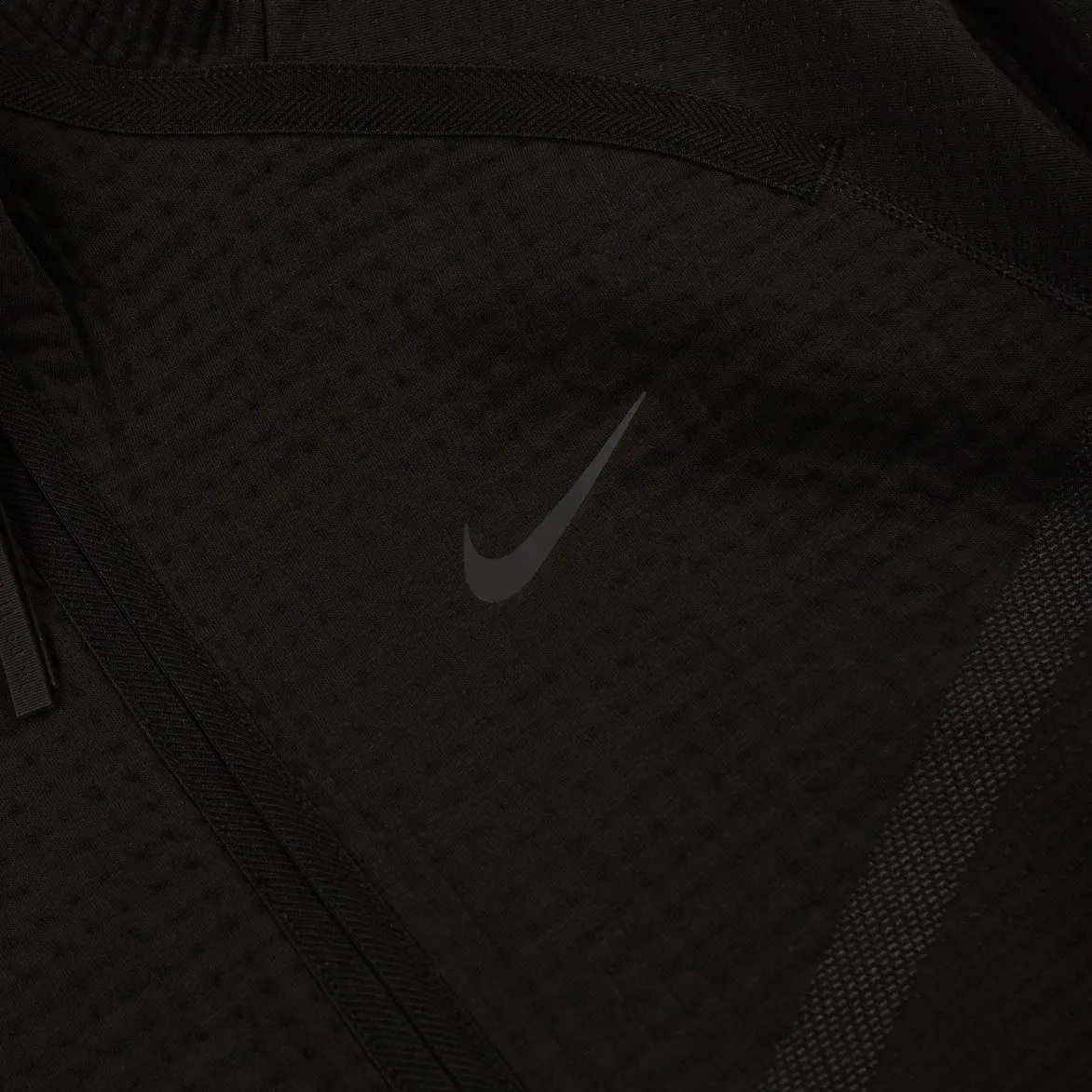 NSW TECH PACK WINDRUNNER - BLACK / ANTHRACITE sold by Lapstone & Hammer product image thumbnail 5