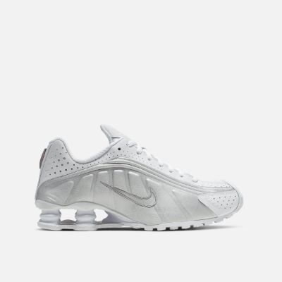 WMNS SHOX R4 "METALLIC SILVER" sold by Lapstone & Hammer