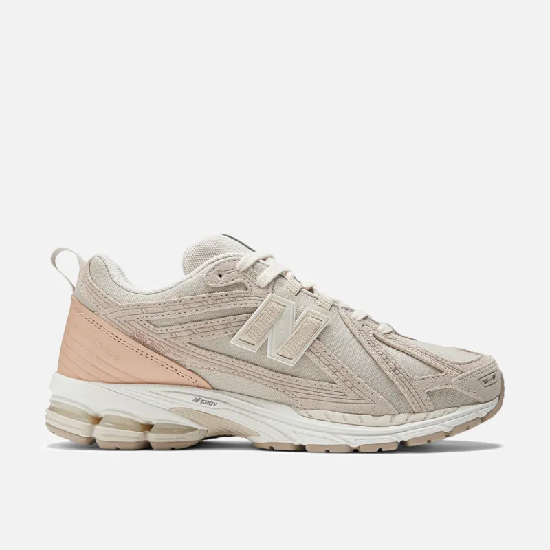 1906F - TIMBER WOLF / FRAPPE sold by Lapstone & Hammer