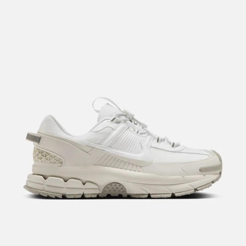 ZOOM VOMERO ROAM - SUMMIT WHITE / LIGHT BONE sold by Lapstone & Hammer