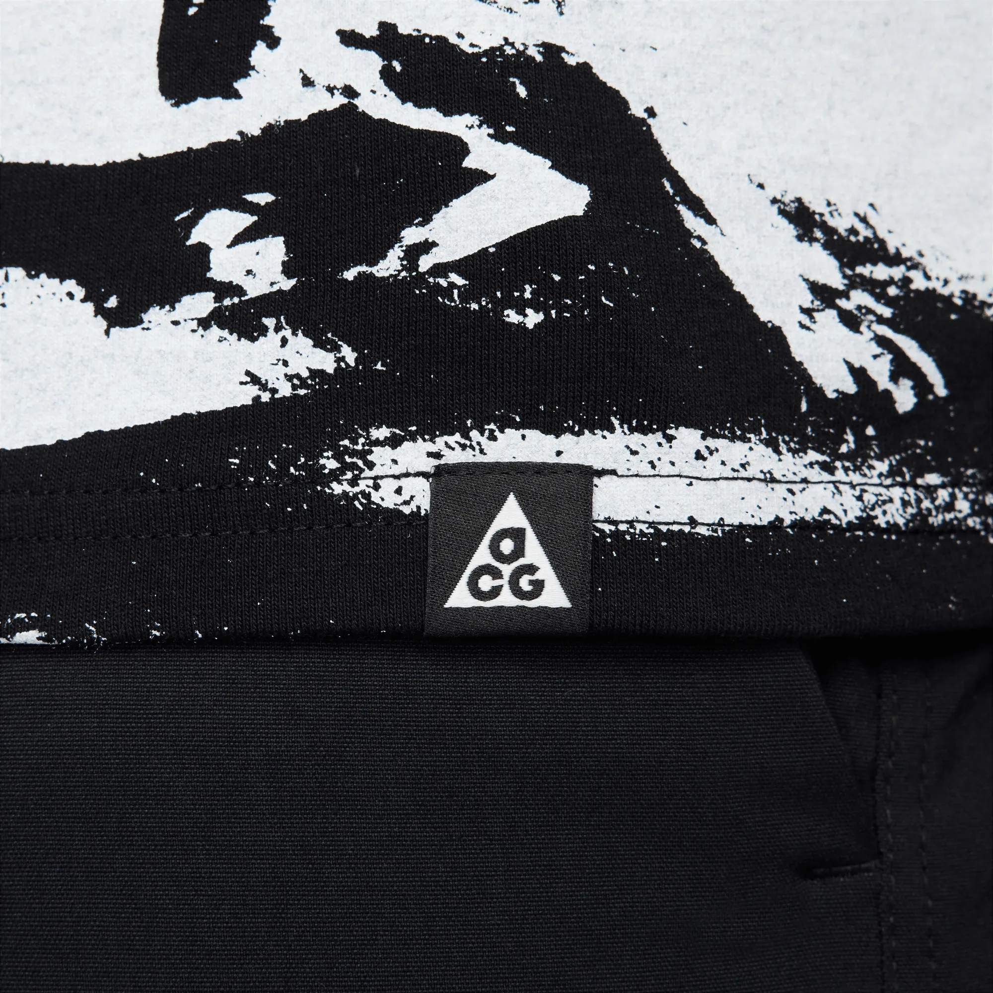 NIKE ACG NORTHERN LIGHTS MENS TEE- BLACK sold by Lapstone & Hammer product image thumbnail 2