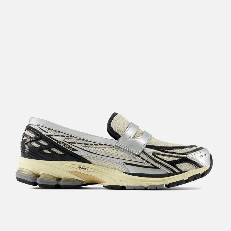 1906L "SILVER METALLIC / BLACK" made by New Balance