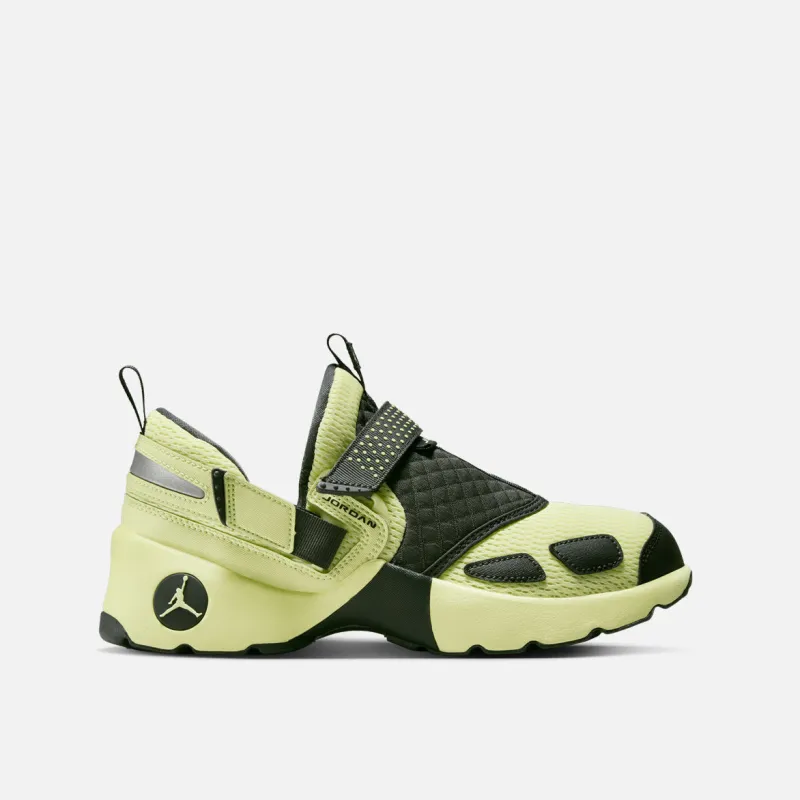 WMNS TRUNNER LX "LUMINOUS GREEN" made by Jordan