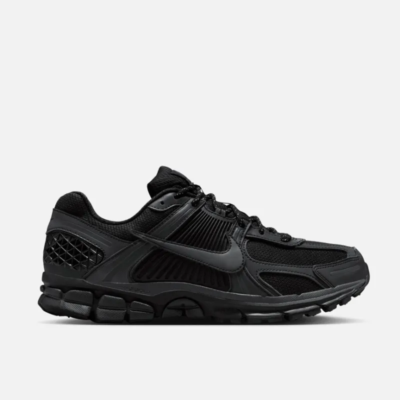 ZOOM VOMERO 5 SE "BLACK REFLECTIVE" sold by Lapstone & Hammer