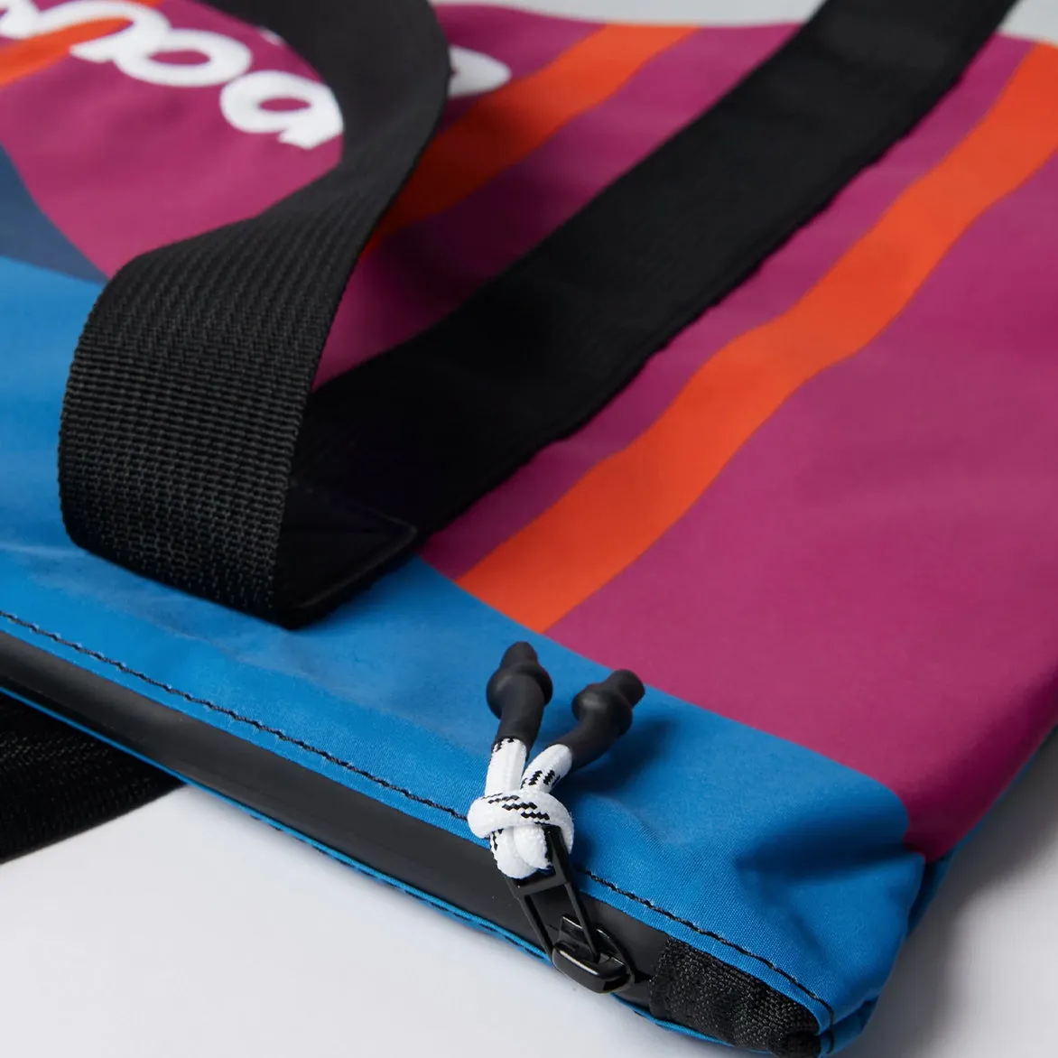 THE FESTIVAL FENCE BAG - BLUE sold by Lapstone & Hammer product image thumbnail 4