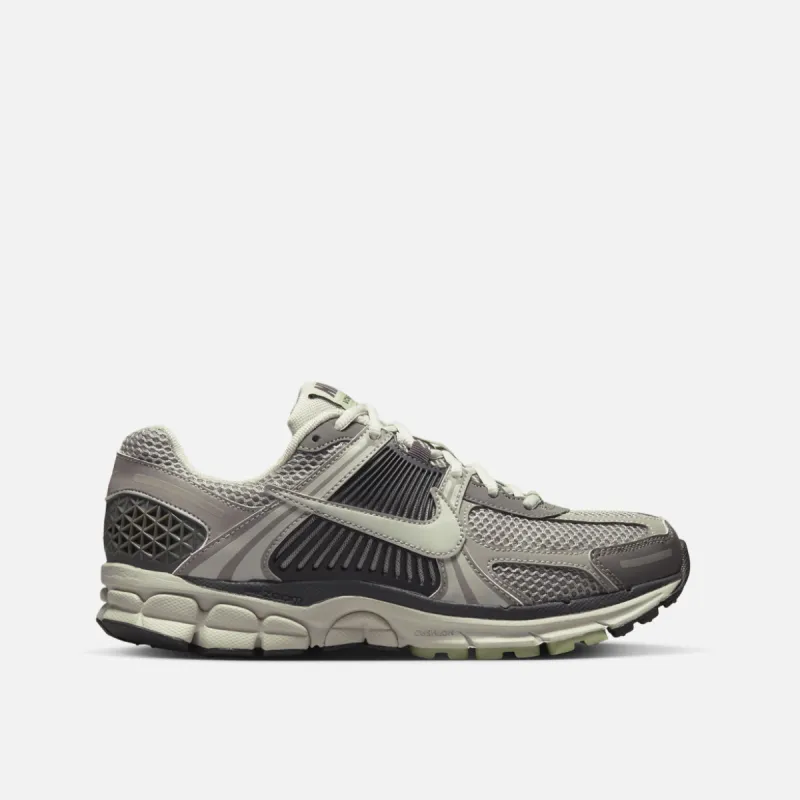 WMNS ZOOM VOMERO 5 "COBBLESTONE" sold by Lapstone & Hammer