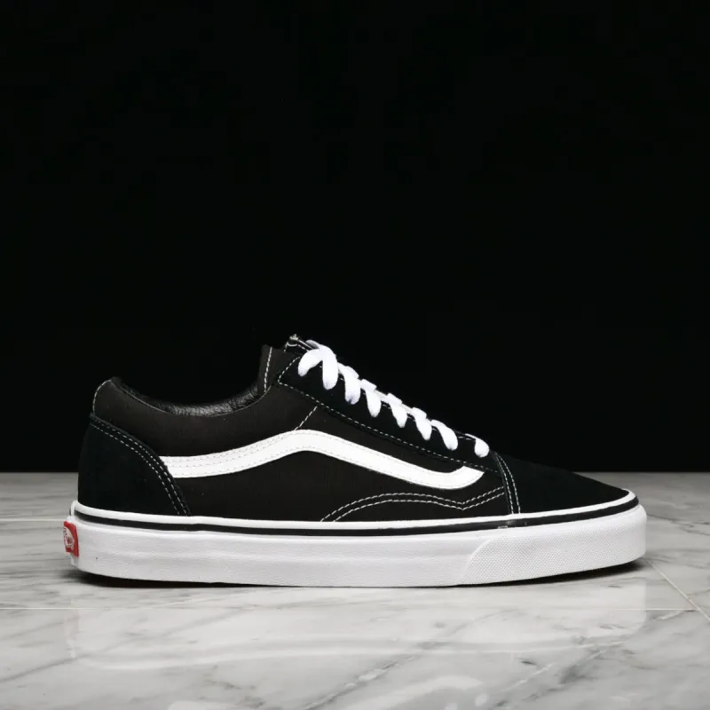 OLD SKOOL - BLACK sold by Lapstone & Hammer