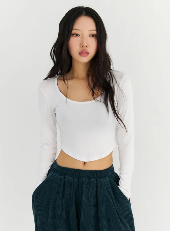 Basic U-Neck Long Sleeve Crop Tee CN303 sold by Lewkin