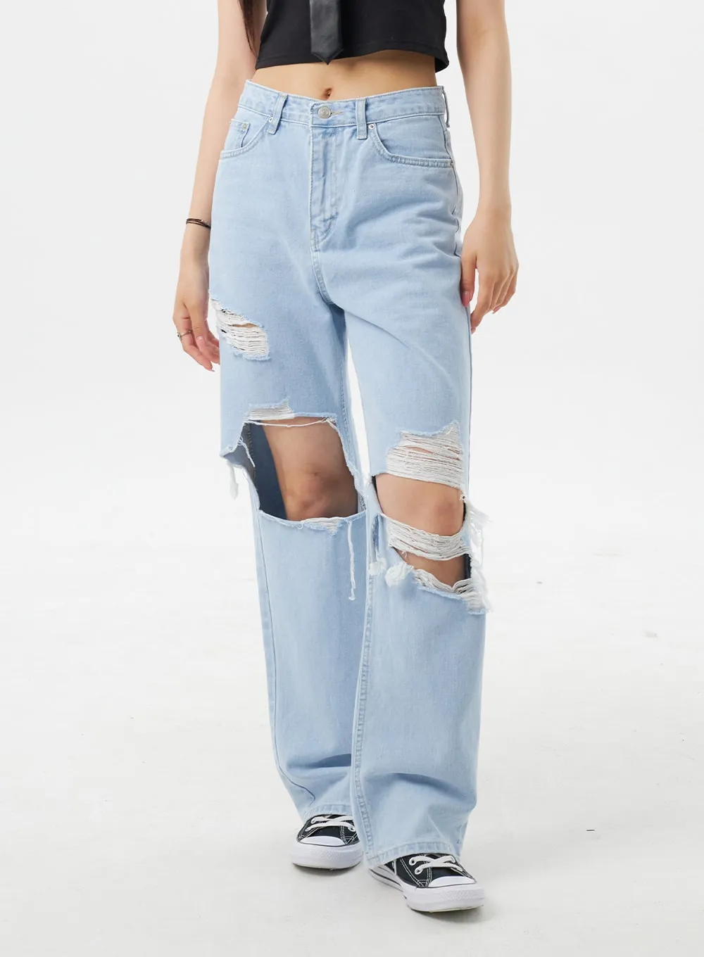 Light Wash Ripped Jeans BY325 sold by Lewkin product image thumbnail 2