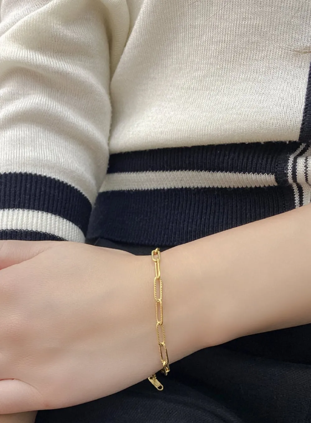 Seskia Bracelet IL411 sold by Lewkin product image thumbnail 2