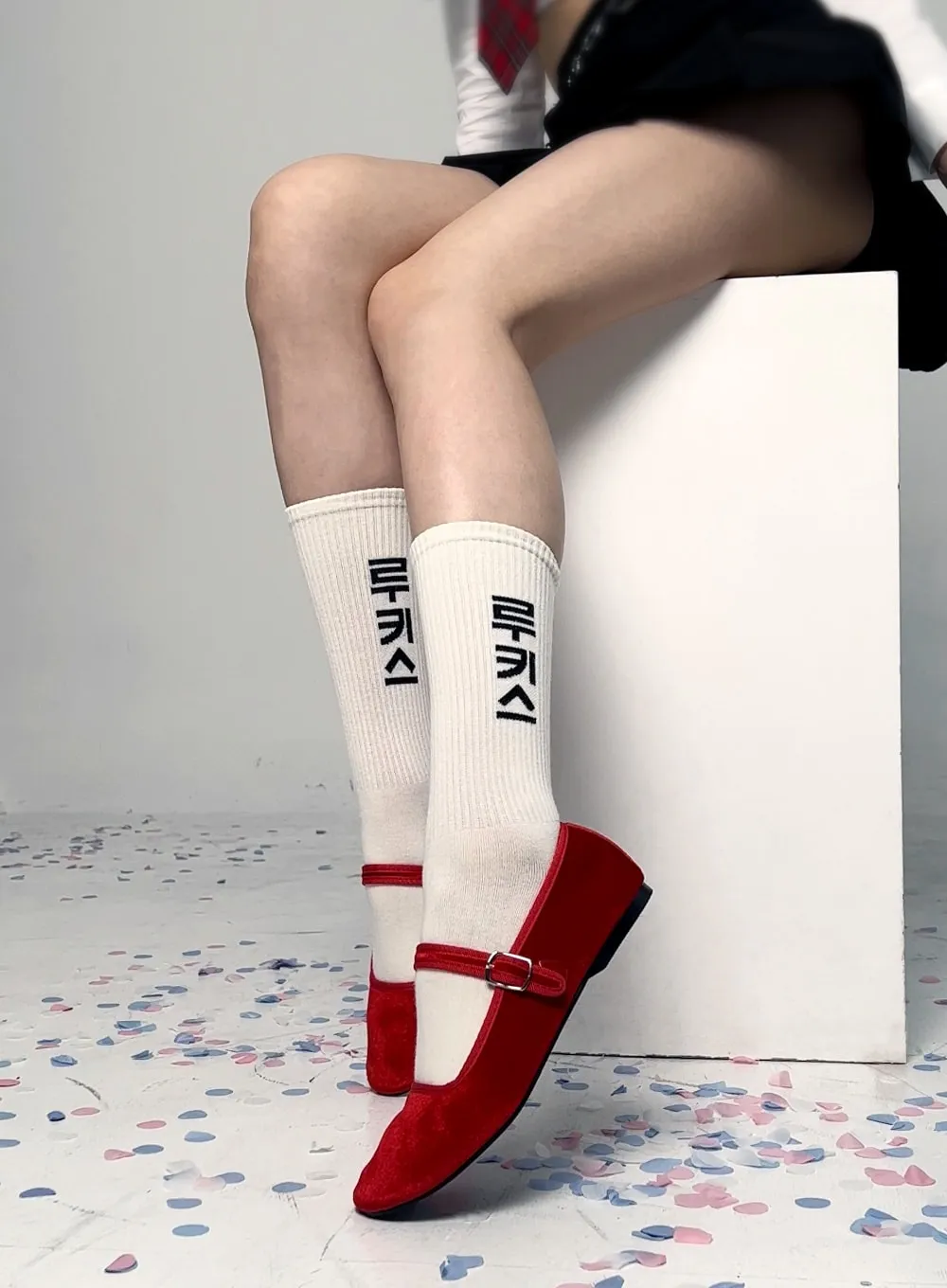 Lewkiss Korean Lettering Socks IO19 sold by Lewkin