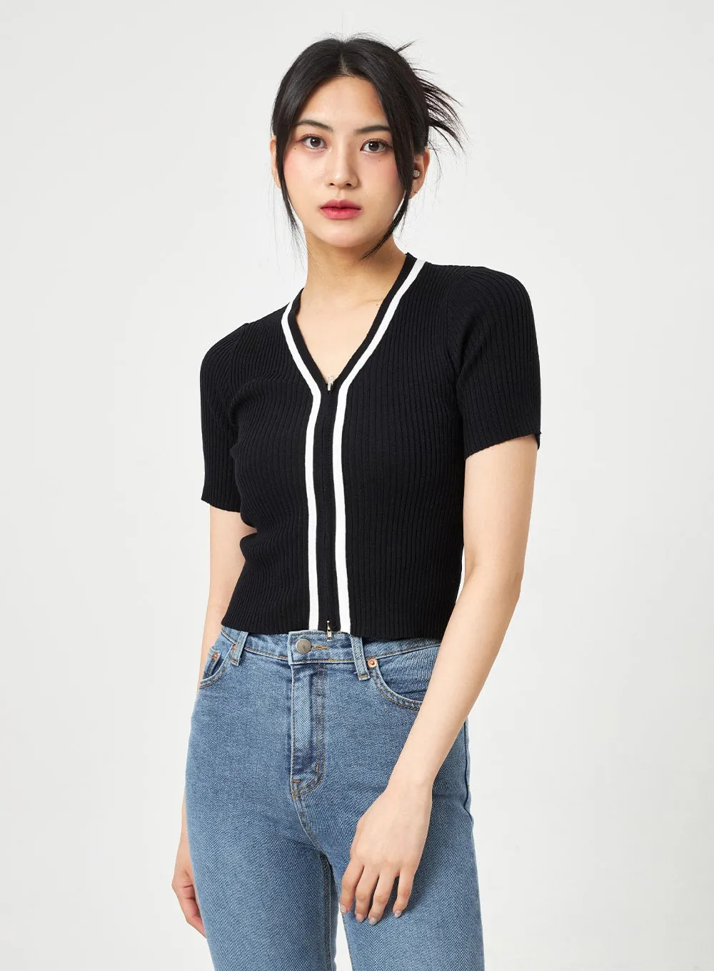 Mid-Wash Bootcut Jeans BA312 sold by Lewkin product image thumbnail 3