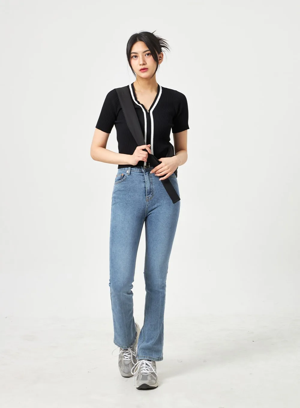 Mid-Wash Bootcut Jeans BA312 sold by Lewkin product image thumbnail 4