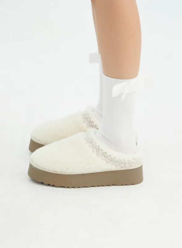 Ribbed Ribbon Socks IN316 sold by Lewkin