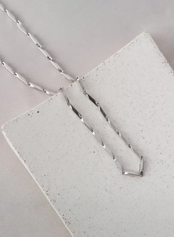 Cut Chain Bold Necklace IL403 sold by Lewkin