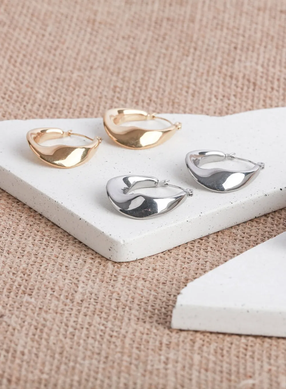 Flow Bold Earrings IL404 sold by Lewkin product image thumbnail 4