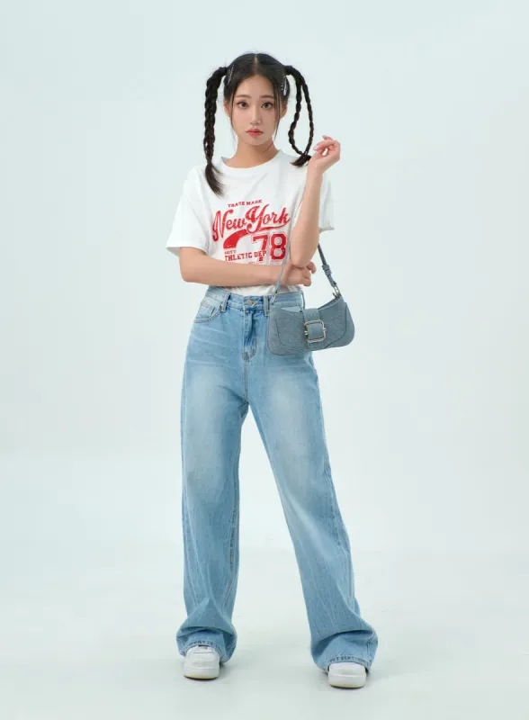 Wide Light Wash Jeans BY322 sold by Lewkin