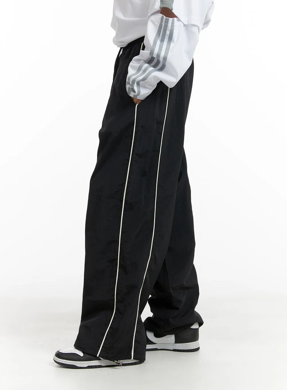 Elastic Waist Contrasting Trim Sweatpants CM407 sold by Lewkin product image thumbnail 3