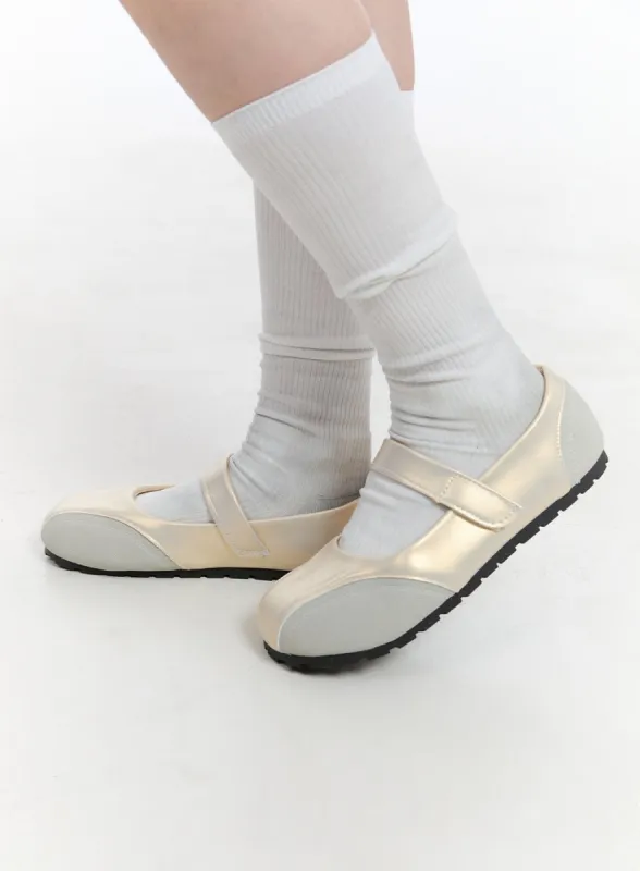 Color-Contrast Velcro Flats OG429 sold by Lewkin