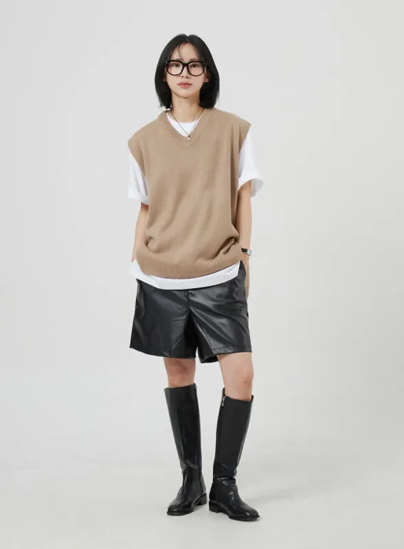 Faux Leather Bermuda Shorts OM303 sold by Lewkin